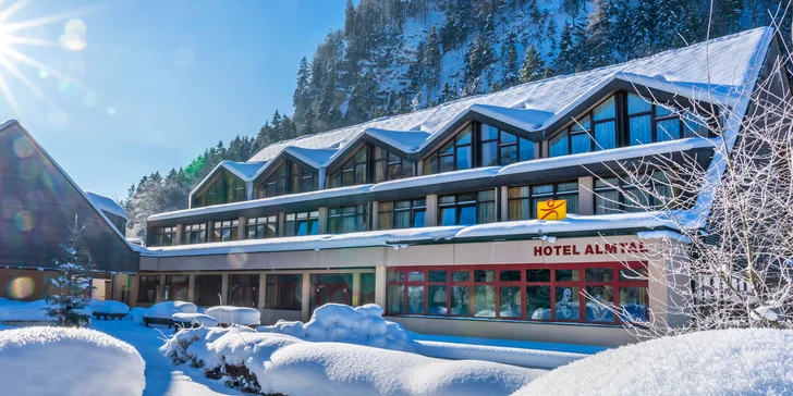 Rodinná dovolená v Rakousku: 3* alpský hotel se snídaní nebo polopenzí, sauna, lyžování