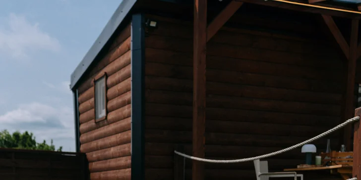 Luxusní maringotka za humny se saunou v přírodě nedaleko Bouzova a Javoříčských jeskyní