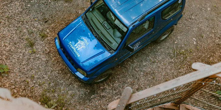 Domečky na stromě s výhledem na hrad Krásna Hôrka a snídaní z piknikového košíku servírovanou na terase