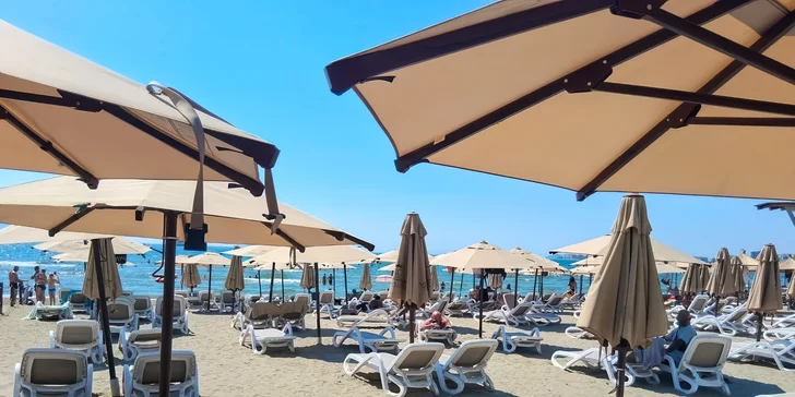 Letecky do Albánie: hotel Regina City**** s all inclusive, střešním bazénem a jen 100 m od pláže