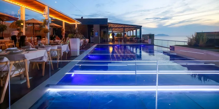 Letecky do Albánie: hotel Regina City**** s all inclusive, střešním bazénem a jen 100 m od pláže