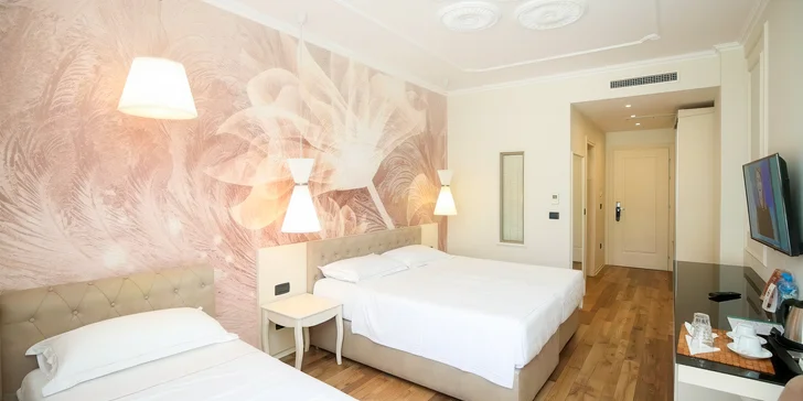 Letecky do Albánie: hotel Regina City**** s all inclusive, střešním bazénem a jen 100 m od pláže