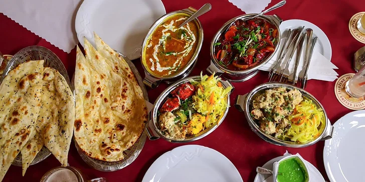 Indické tříchodové menu pro dva: vegetariánské speciality nebo menu s kuřecím masem