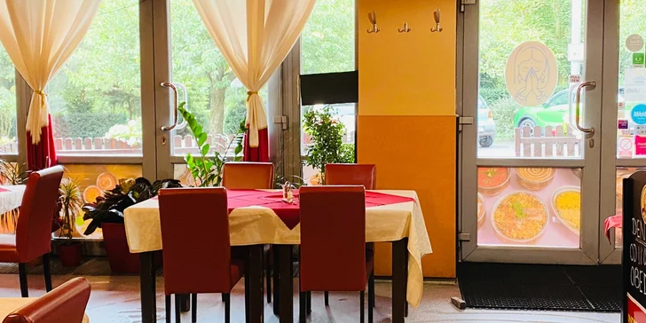 Indické tříchodové menu pro dva: vegetariánské speciality nebo menu s kuřecím masem