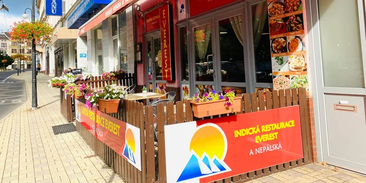 Indické tříchodové menu pro dva: vegetariánské speciality nebo menu s kuřecím masem