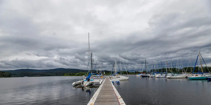 Zážitkové ubytování na hausbótu na Lipně vč. sauny až pro 3 osoby