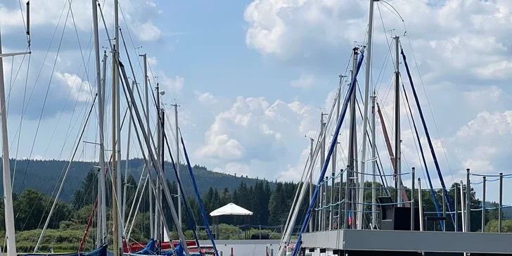 Zážitkové ubytování na hausbótu na Lipně vč. sauny až pro 3 osoby