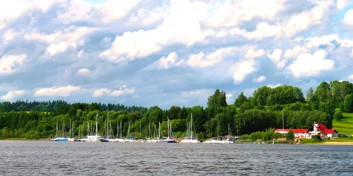 Zážitkové ubytování na hausbótu na Lipně vč. sauny až pro 3 osoby