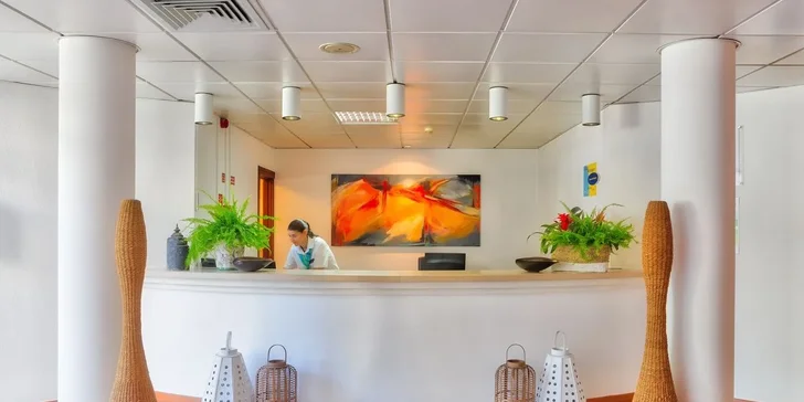 Portugalsko: 3* hotel Torre Praia přímo u moře, bazén, strava a letenky