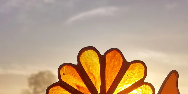 Kurz vitráže nebo mozaiky: 3 hodiny tvoření andělů, motýlů či osobní mandaly