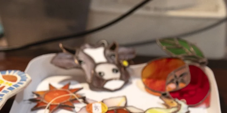 Kurz vitráže nebo mozaiky: 3 hodiny tvoření andělů, motýlů či osobní mandaly