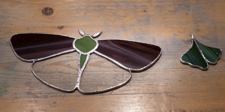 Kurz vitráže nebo mozaiky: 3 hodiny tvoření andělů, motýlů či osobní mandaly