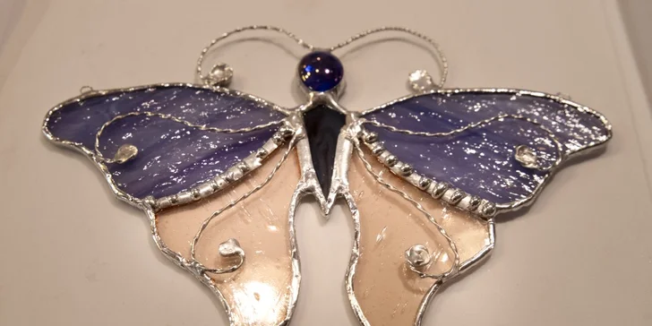 Kurz vitráže nebo mozaiky: 3 hodiny tvoření andělů, motýlů či osobní mandaly