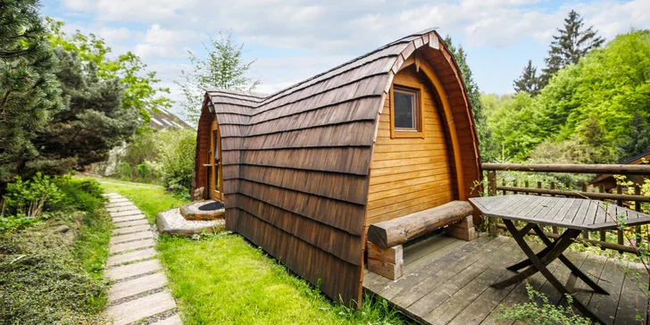 Dovolená v Beskydech ve valašské jurtě či dřevěné chatičce: možnost snídaně, sauny či koupacího sudu a bazén
