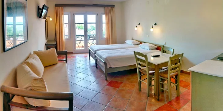 Ostrov Lesbos letecky: hotel Panselinos*** u pláže, polopenze i bazén