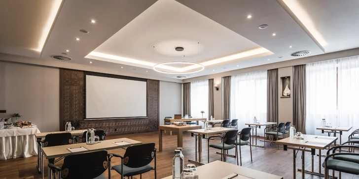 Stylový Arietes Marmont Resort****: chalety, tiny housy i wellness, 2 děti do 11,99 let zdarma