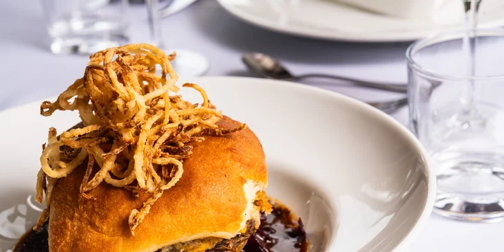 Tříchodové menu pro 1 nebo 2 osoby v resortu Kaskáda, varianta se 120 min ve wellness