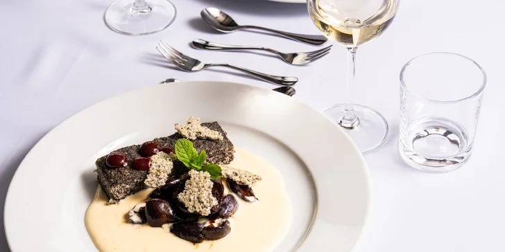 Tříchodové menu pro 1 nebo 2 osoby v resortu Kaskáda, varianta se 120 min ve wellness