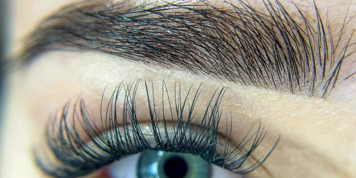 Permanentní make-up: oční linky, obočí pudrovou metodou nebo rty metodou aqua lips