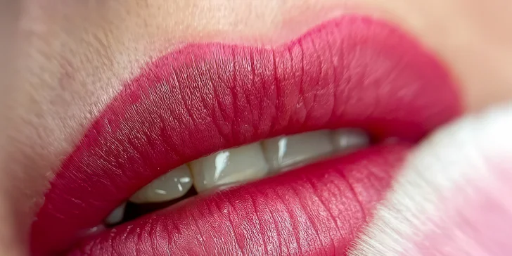 Permanentní make-up: oční linky, obočí pudrovou metodou nebo rty metodou aqua lips
