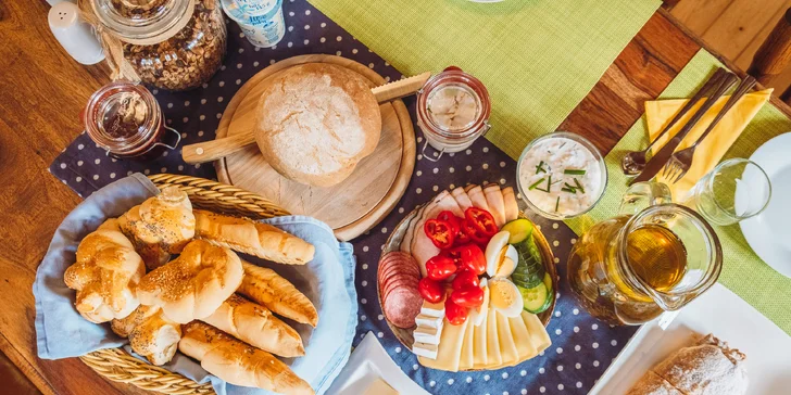 Útulné apartmány, pokoje či domek v Kryštofově Údolí: možnost snídaně i polopenze