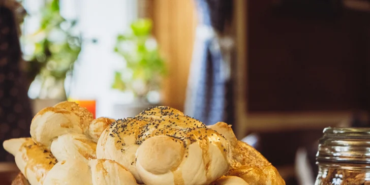 Útulné apartmány, pokoje či domek v Kryštofově Údolí: možnost snídaně i polopenze