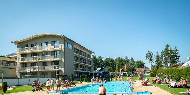 Pobyt v moderním 4* rezortu u Oravské přehrady: bazény, saunový svět i množství sportovních aktivit
