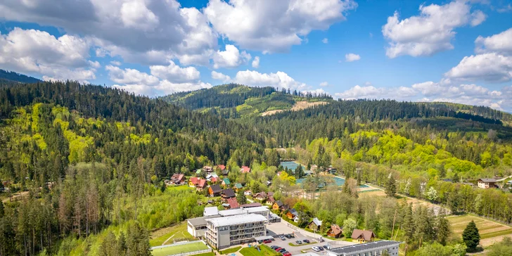 Pobyt v moderním 4* rezortu u Oravské přehrady: bazény, saunový svět i množství sportovních aktivit