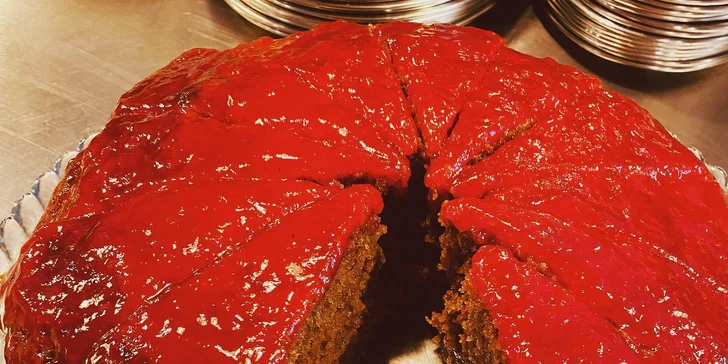 Zákusek a káva podle výběru v Rožmberku nad Vltavou pro 1 či 2 osoby