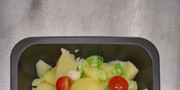 3chodové denní menu pro 1-2 osoby: polévka, hlavní jídlo, zákusek i nápoj