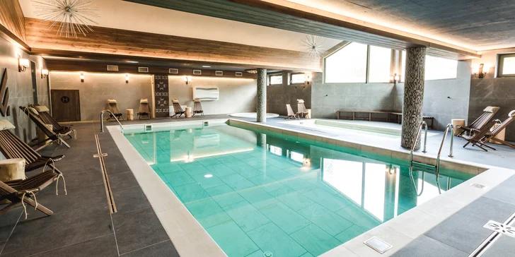 Stylový Arietes Marmont Resort****: chalety, tiny housy i wellness, 2 děti do 11,99 let zdarma