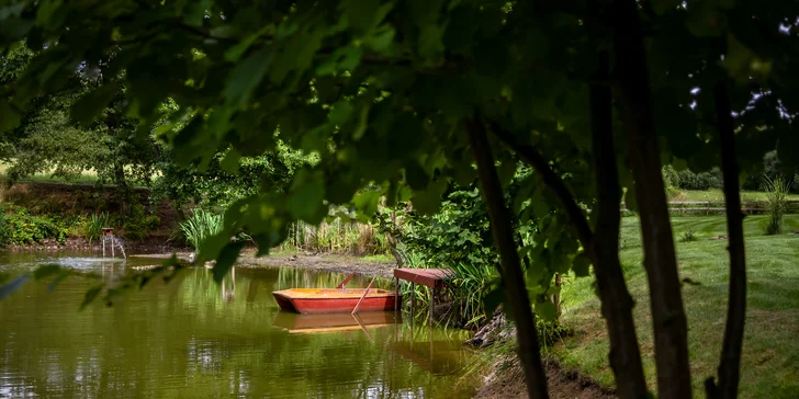 Hausbót Pohodička na rybníčku: pobyt s rybolovem i projížďkami na loďce
