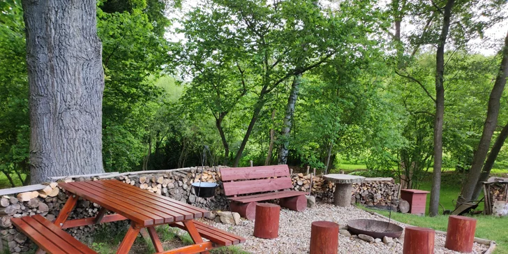 Hausbót Pohodička na rybníčku: pobyt s rybolovem i projížďkami na loďce