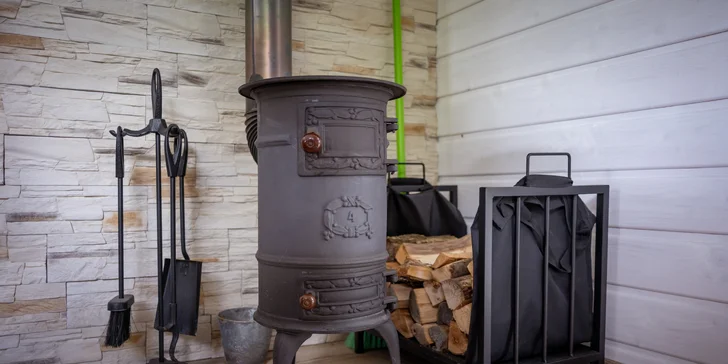 Hausbót Pohodička na rybníčku: pobyt s rybolovem i projížďkami na loďce