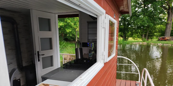 Hausbót Pohodička na rybníčku: pobyt s rybolovem i projížďkami na loďce