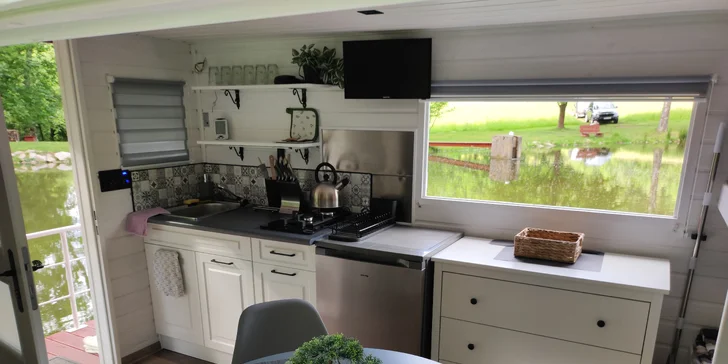 Hausbót Pohodička na rybníčku: pobyt s rybolovem i projížďkami na loďce