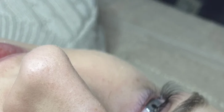 Pohled jako z katalogu: laminace obočí či lash lifting i balíček laminace