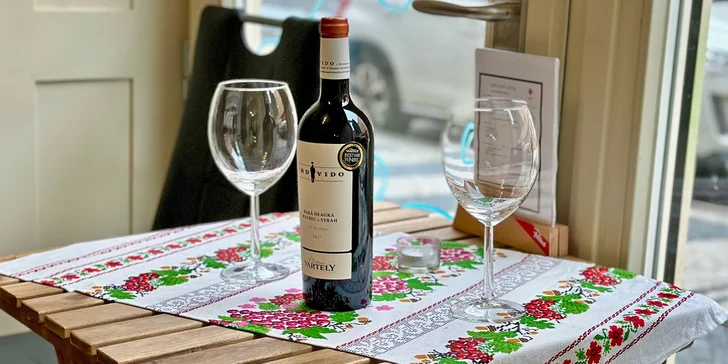 Otevřený voucher na 1000-2000 Kč do Tániny vinárny: degustace, tapas i kvalitní vína