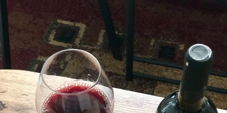 Otevřený voucher na 1000-2000 Kč do Tániny vinárny: degustace, tapas i kvalitní vína