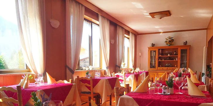 Italské Alpy: horský hotel s polopenzí a turistickou kartou až pro 9 osob