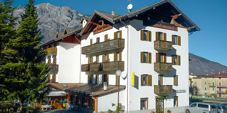 Italské Alpy: horský hotel s polopenzí a turistickou kartou až pro 9 osob
