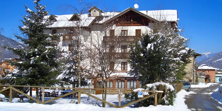 Italské Alpy: horský hotel s polopenzí a turistickou kartou až pro 9 osob