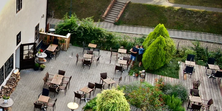 Vyrazte za dobrotou: dezert a nápoj pro 1 či 2 osoby v Bystro Cafe