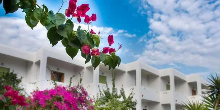 Dovolená na řeckém ostrově Skyros: 2* hotel Angela se snídaní, bazén i letenky