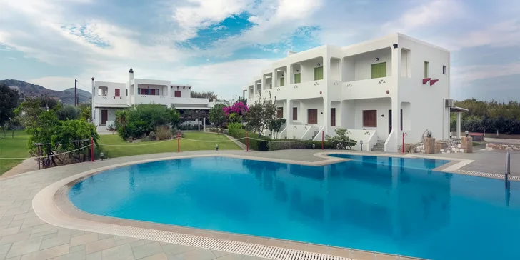 Dovolená na řeckém ostrově Skyros: 2* hotel Angela se snídaní, bazén i letenky