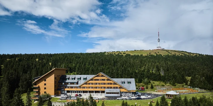 Ubytování v hotelu pod vrcholem Pradědu: snídaně či polopenze i wellness