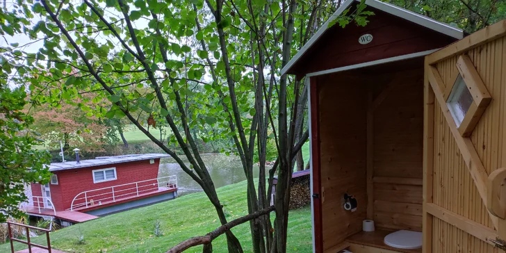 Hausbót Pohodička na rybníčku: pobyt s rybolovem i projížďkami na loďce