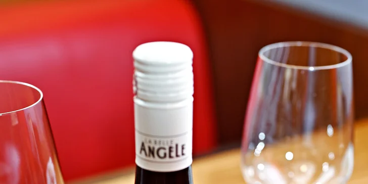 Tříchodové menu pro dvě osoby: carpaccio, hovězí líčka i dezert ze zmrzliny