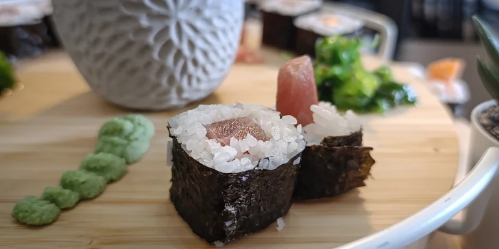 Sushi sety dle výběru v nově otevřené fusion restauraci: 24 až 50 maki a nigiri