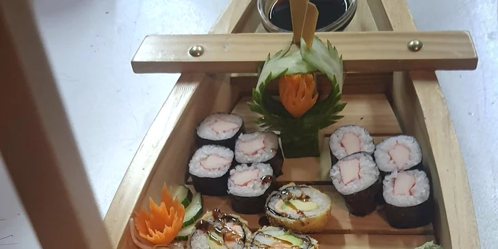 Sushi sety dle výběru v nově otevřené fusion restauraci: 24 až 50 maki a nigiri